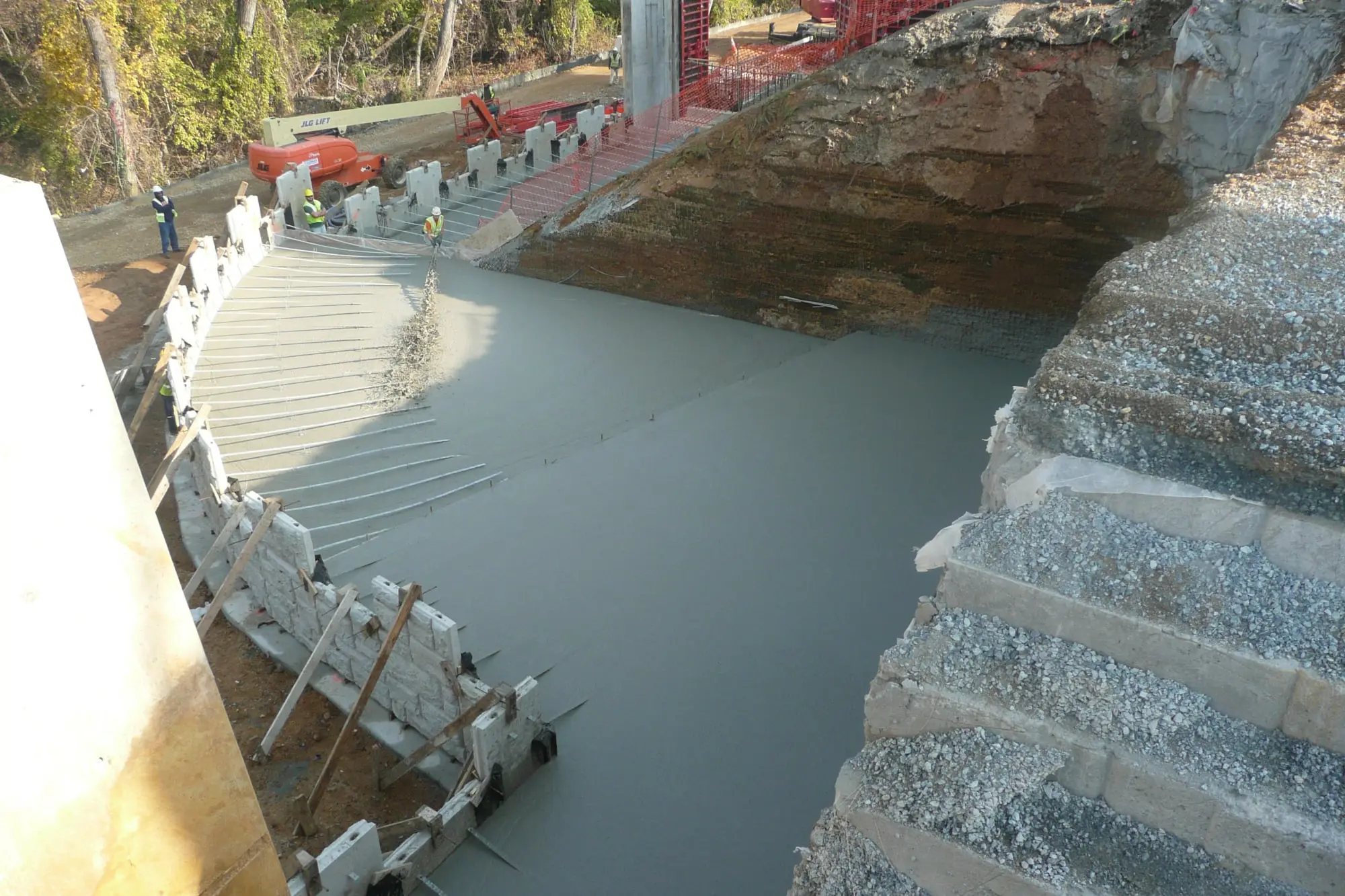 Elastizell Systems building an MSE wall using lightweight cellular concrete for stability and support in St. Louis, Missouri